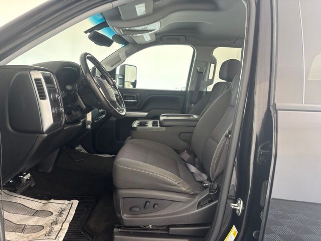 chevrolet silverado 1500 2017 3GCUKREC4HG106610 image chevrolet silverado 1500 2017 3GCUKREC4HG106610 image